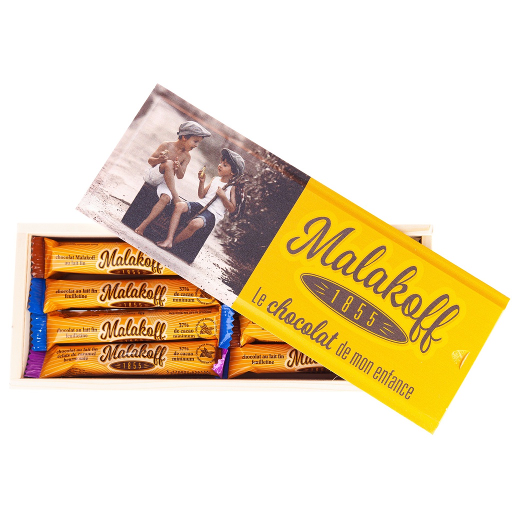 Plumier bois contenant 16 barres chocolat assorties 304g x 4